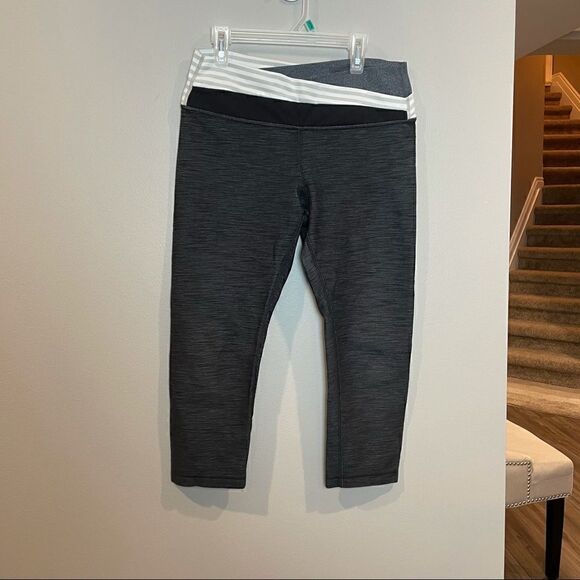 Lululemon Cropped Leggings Cross Waist 6 - Picture 1 of 8